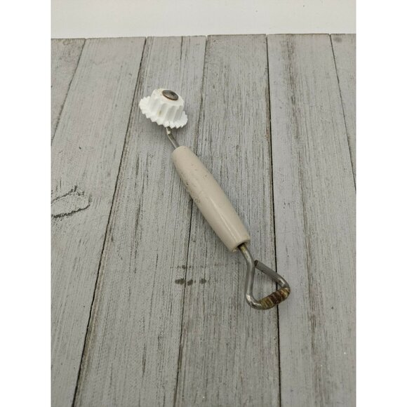 Decorating Tool Metal Plastic Decorator Garnish Tool 6 1/4" - Picture 4 of 6